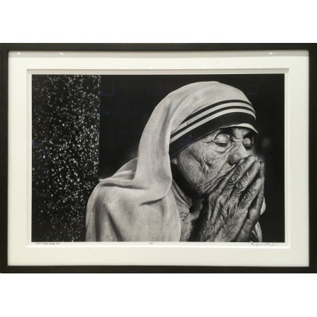 Raghu Rai - Mother Teresa in her prayer, Kolkata